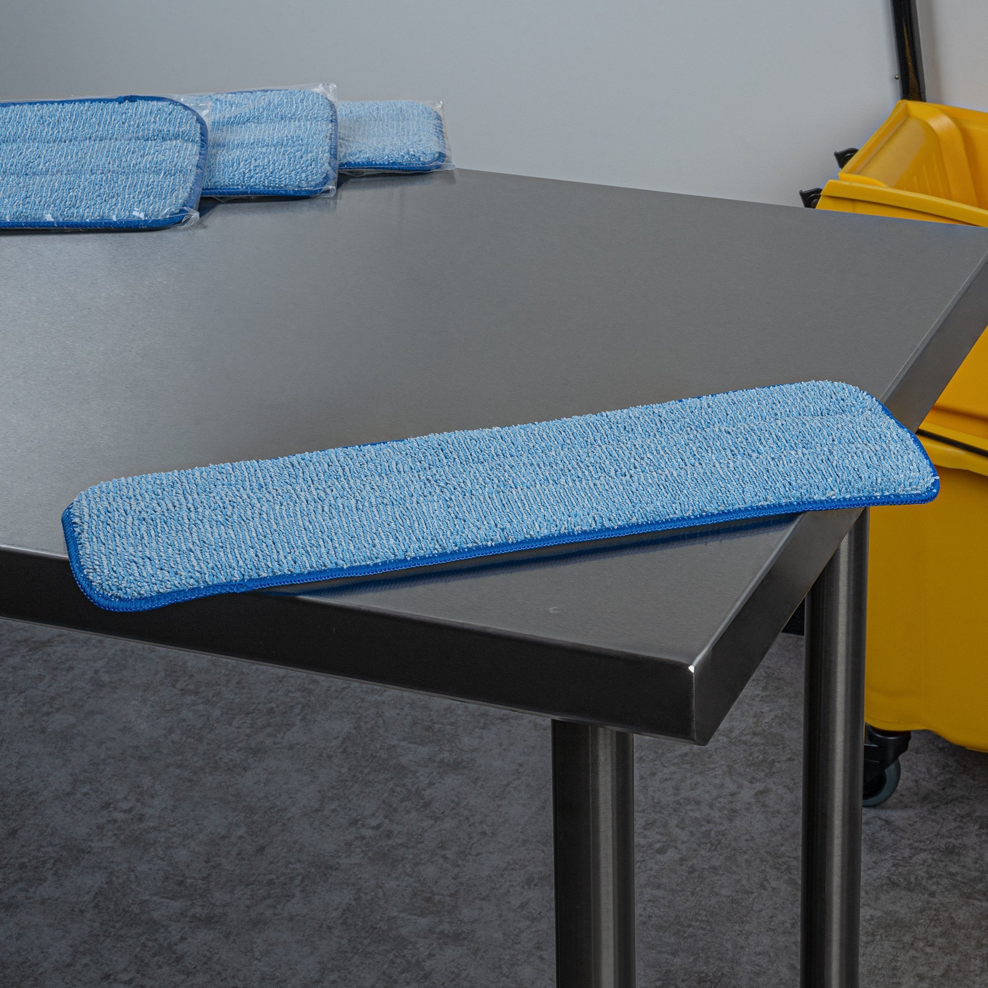 Clean Tek Professional Blue Microfiber Hook and Loop Wet / Dry Mop Pad - 19 1/2" - 1 count box