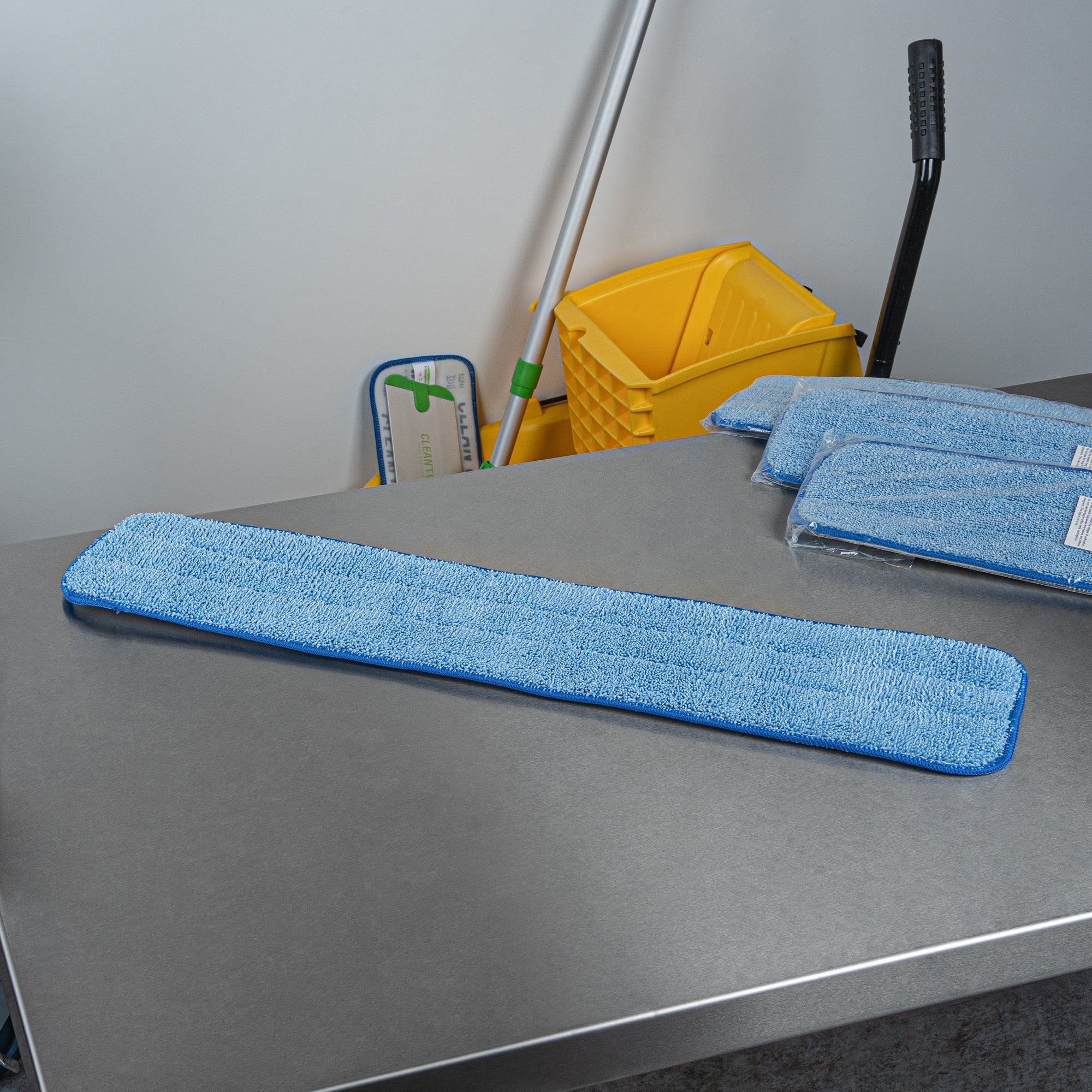 Clean Tek Professional Blue Microfiber Hook and Loop Wet / Dry Mop Pad - 25 1/2" - 1 count box