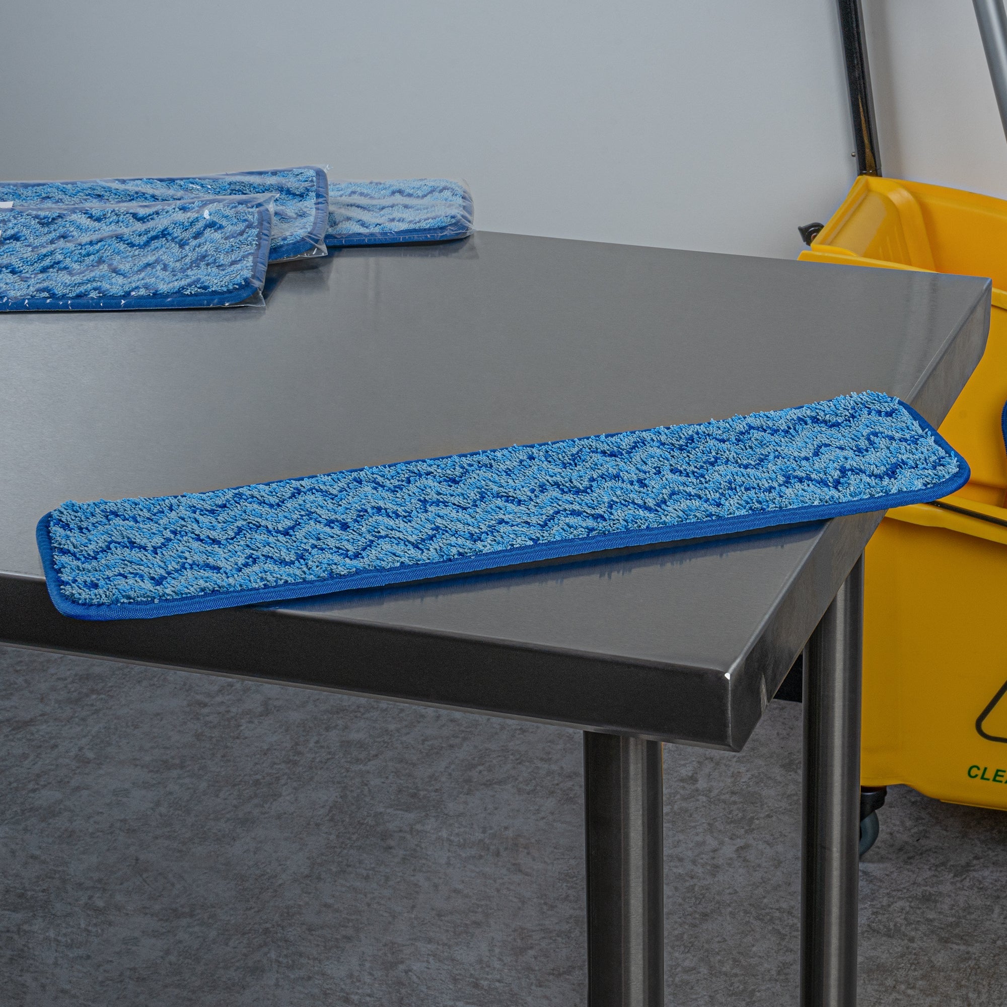 Clean Tek Professional Blue Microfiber Hook and Loop Wet / Dry Mop Pad - Zig Zag - 19 1/2" - 1 count box