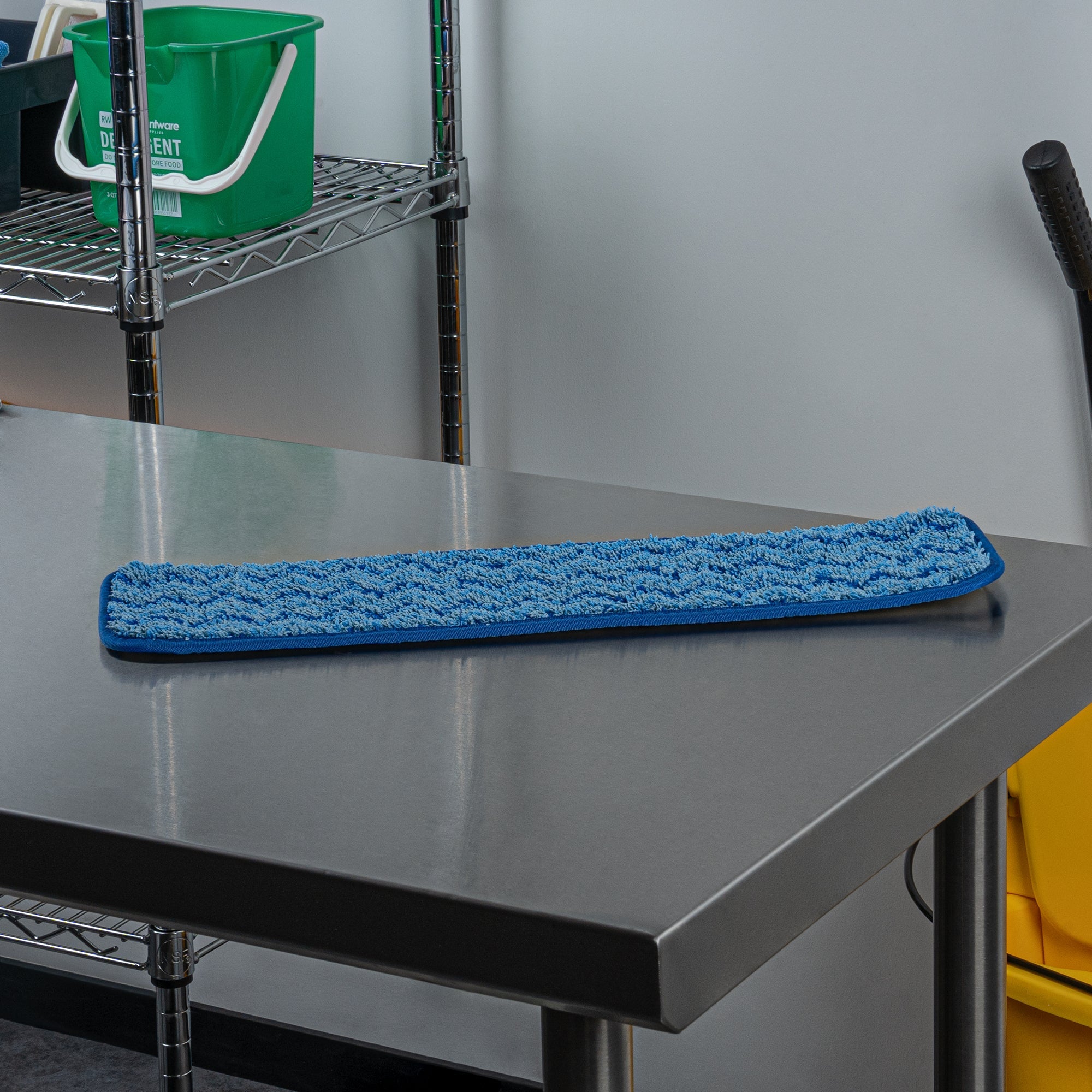 Clean Tek Professional Blue Microfiber Hook and Loop Wet / Dry Mop Pad - Zig Zag - 19 1/2" - 1 count box