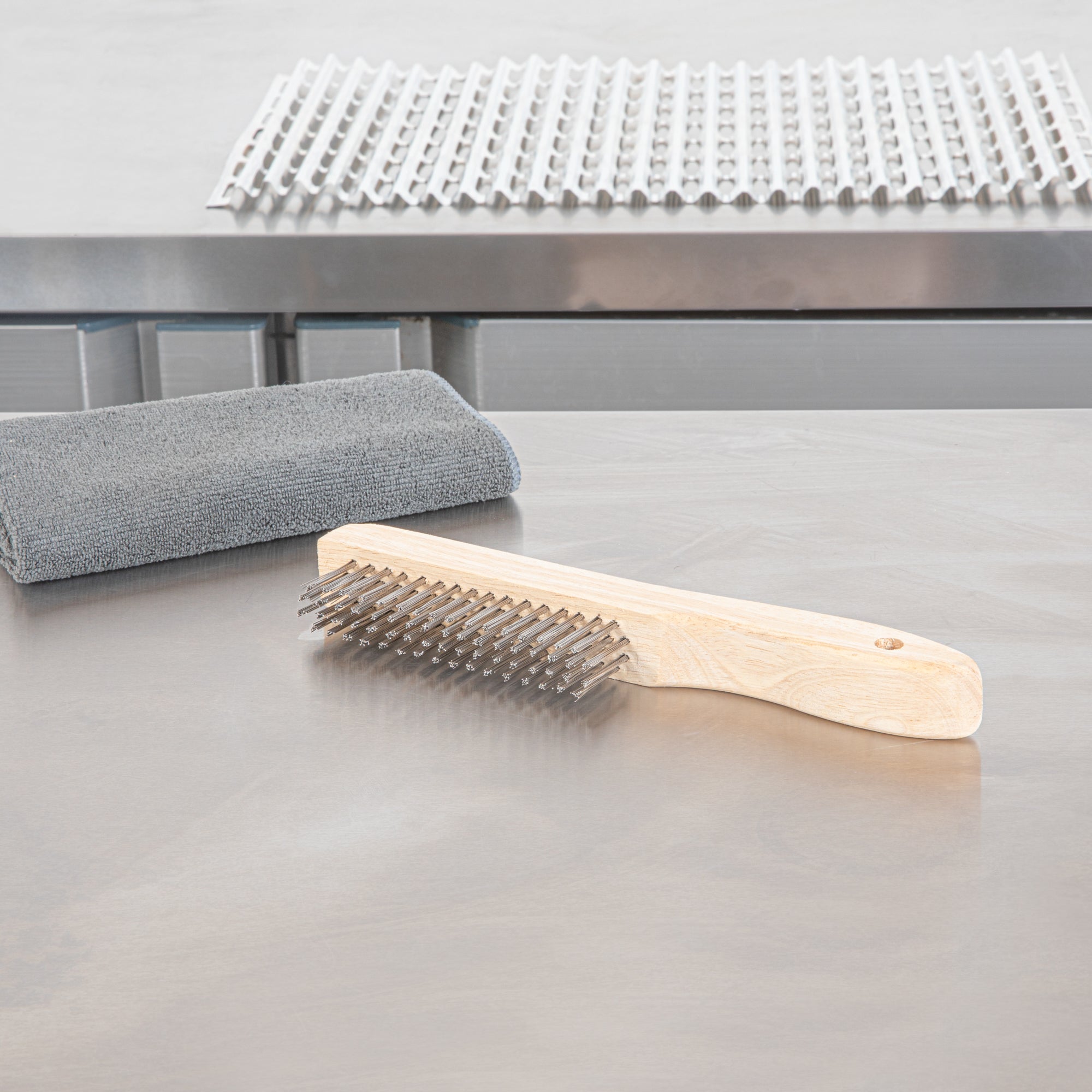 Clean Tek Professional 10 1/4" Stainless Steel Wire Bristle Grill / Oven Brush - with Curved Handle - 1 count box