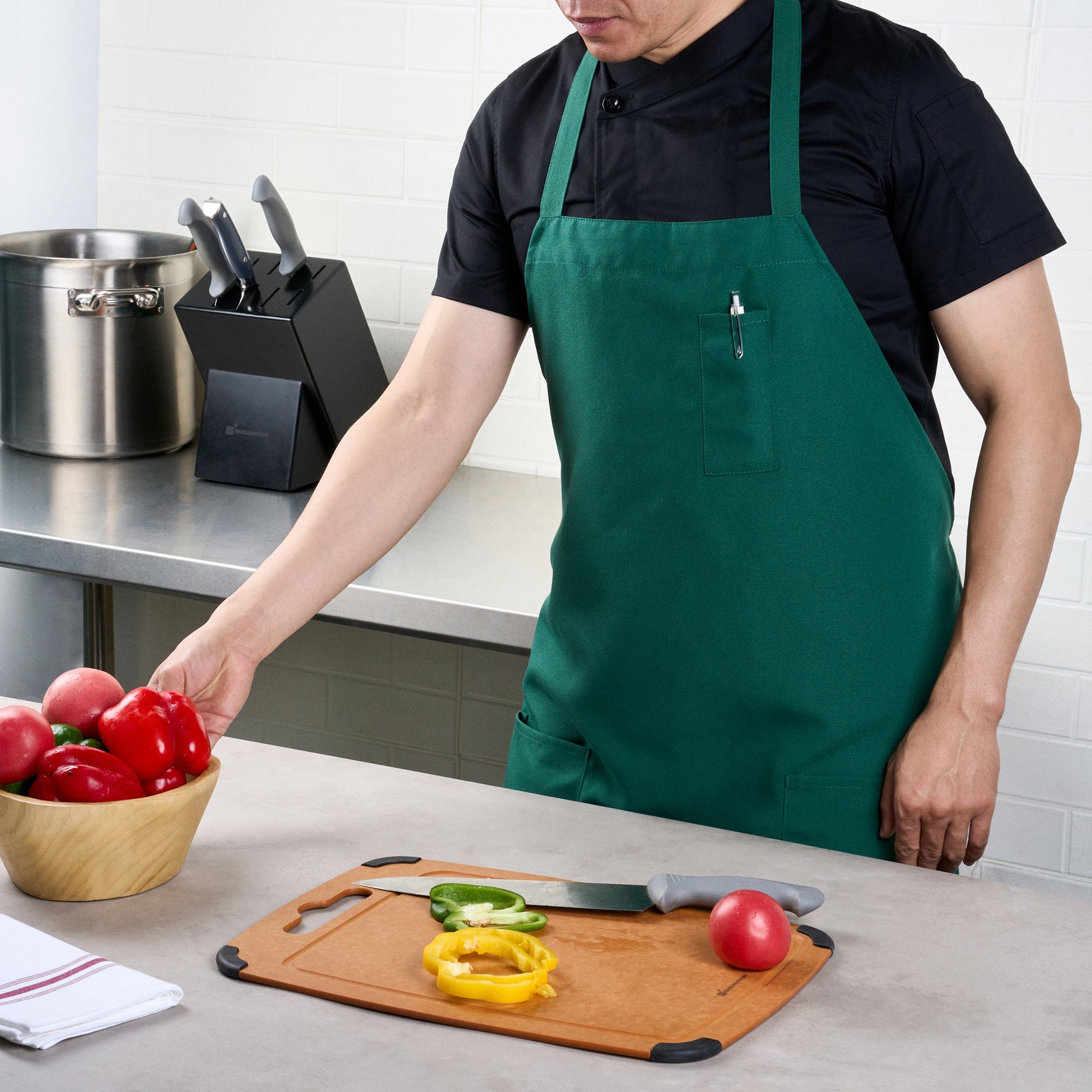 Chef 101 Green Standard Bib Apron - with 3 Pockets - 32 1/2'' x 27 1/2'' - 100 count box