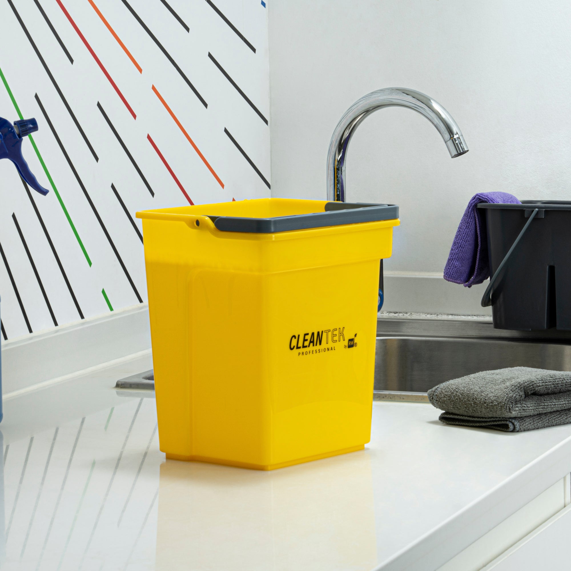 Clean Tek Professional 4 Qt Yellow Cleaning Bucket - 7" x 6 1/4" x 8 1/2" - 1 count box