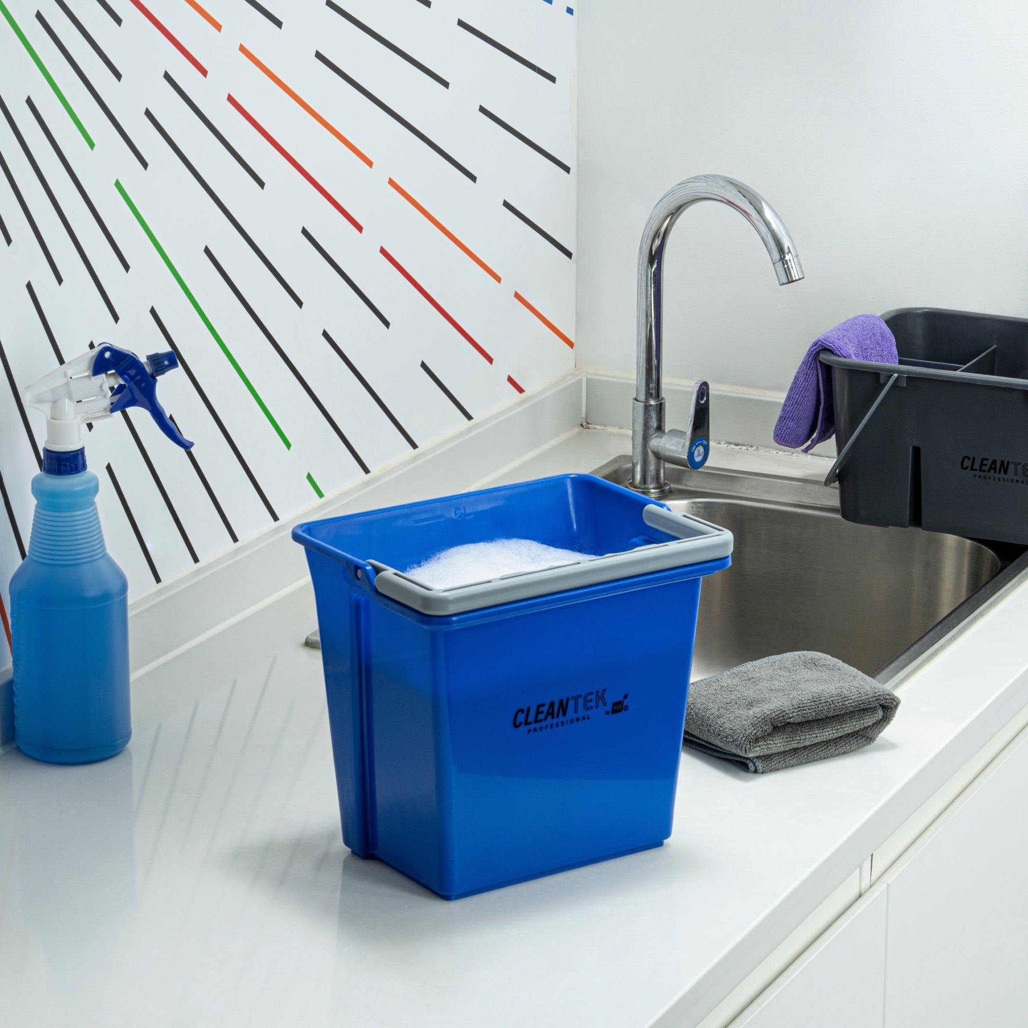 Clean Tek Professional 6 Qt Blue Cleaning Bucket - 9 1/4" x 7" x 8 3/4" - 1 count box