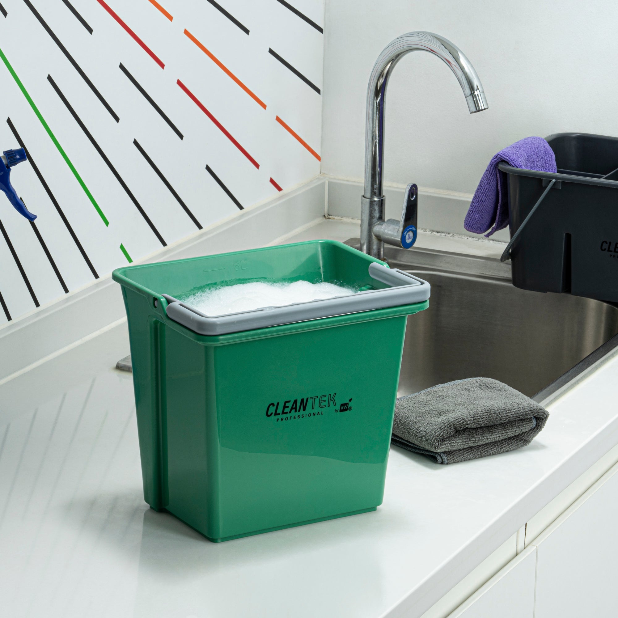 Clean Tek Professional 6 Qt Green Cleaning Bucket - 9 1/4" x 7" x 8 3/4" - 1 count box