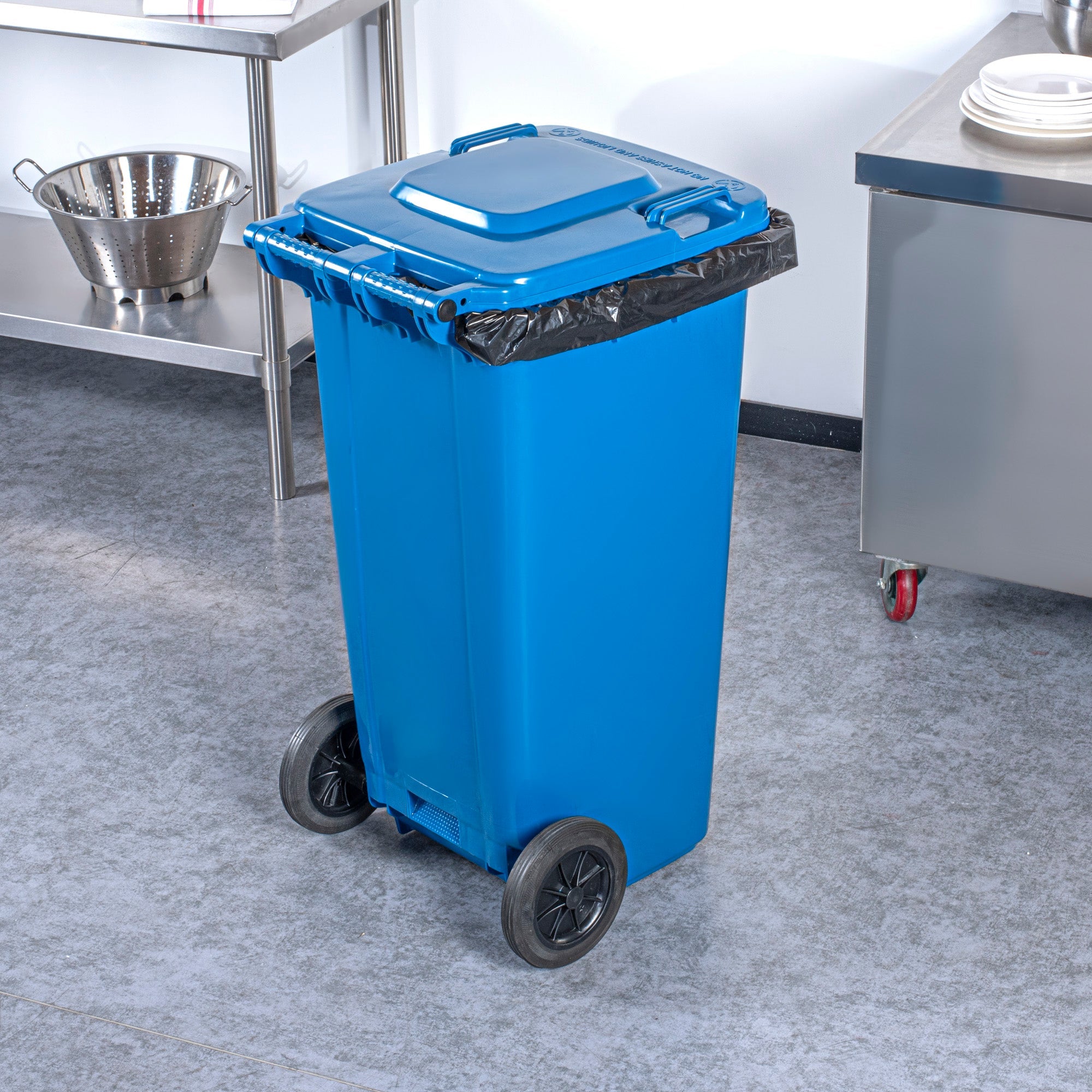 Clean Tek Professional 32 gal Rectangle Blue Plastic Wheeled Trash Can - with Lid - 22 1/2" x 19" x 37 1/2" - 1 count box
