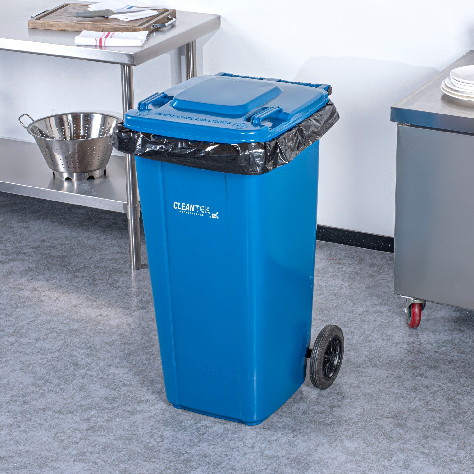 Clean Tek Professional 32 gal Rectangle Blue Plastic Wheeled Trash Can - with Lid - 22 1/2" x 19" x 37 1/2" - 1 count box