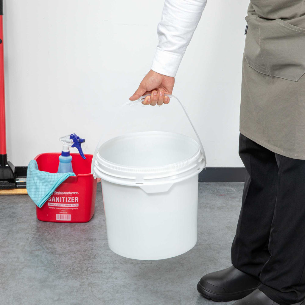 Met Lux 3.5 gal Round White Plastic Screw Top Pail - UN Rated - 11 1/4" x 11 1/4" x 11 1/2" - 1 count box