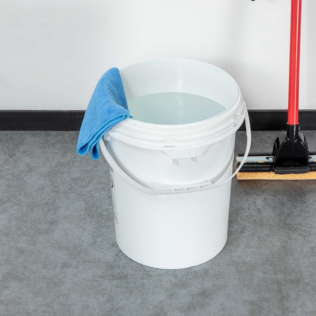 Met Lux 5 gal Round White Plastic Screw Top Pail - UN Rated - 11 1/4" x 11 1/4" x 15 1/4" - 1 count box