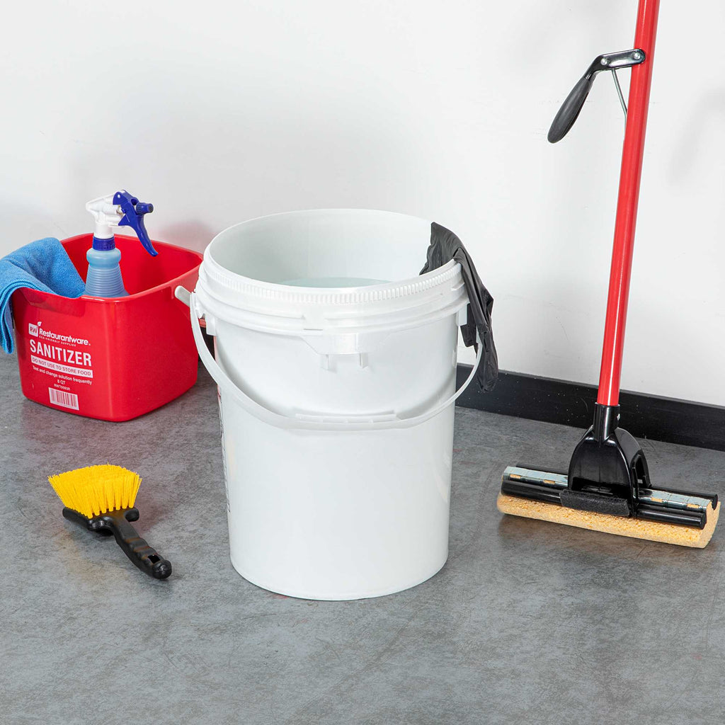 Met Lux 5 gal Round White Plastic Screw Top Pail - UN Rated - 11 1/4" x 11 1/4" x 15 1/4" - 1 count box