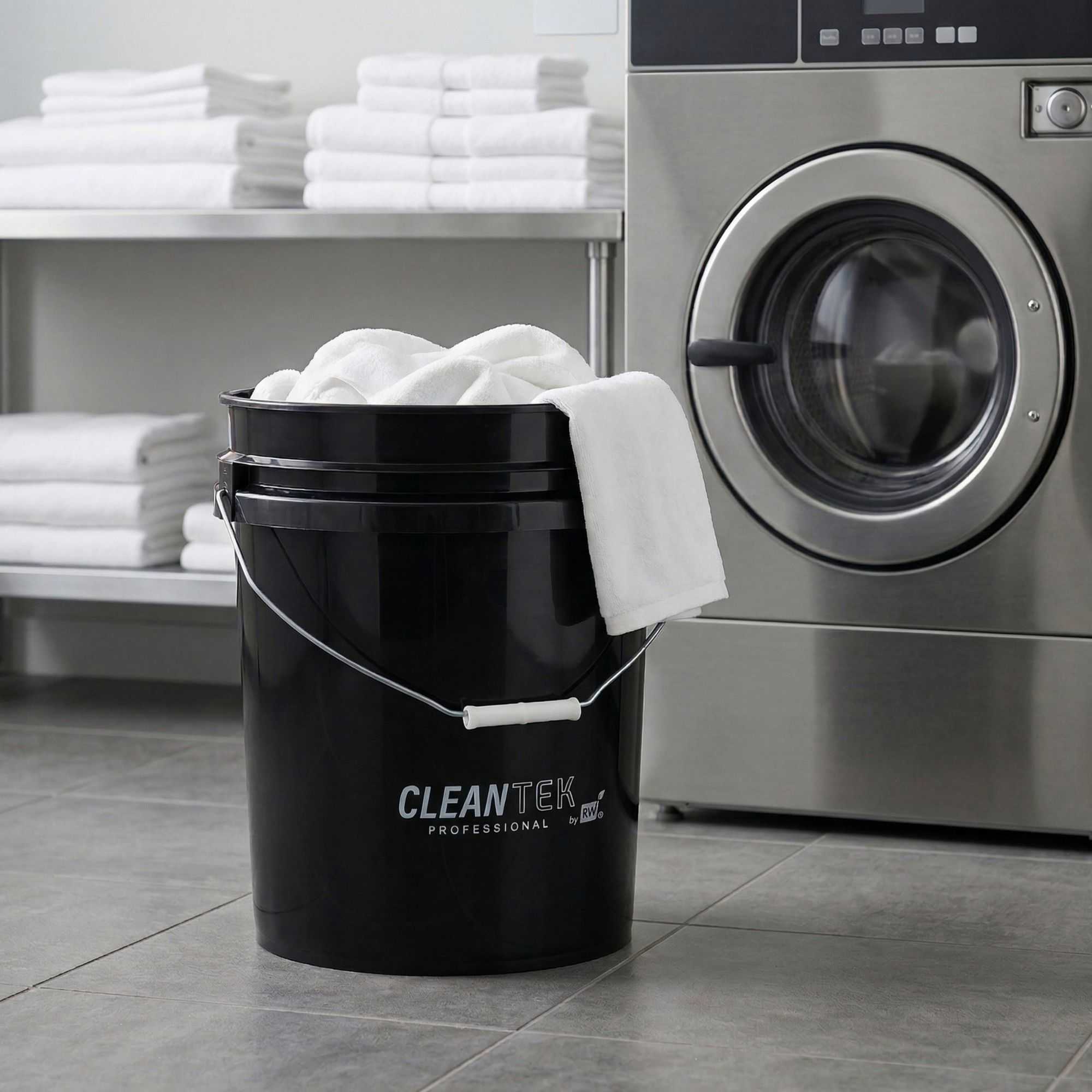 Clean Tek Professional 5 gal Round Black Plastic Pail - 12 1/4" x 12 1/4" x 14 1/2" - 1 count box