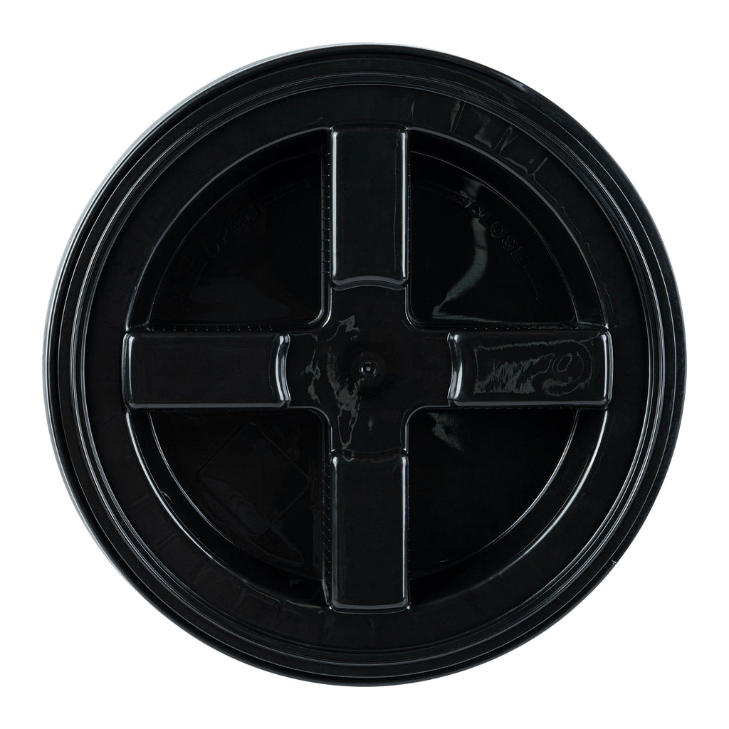 Clean Tek Professional Round Black Plastic Gamma Seal Lid - Fits 3.5 and 5 Gal Pail, with Gasket - 1 count box