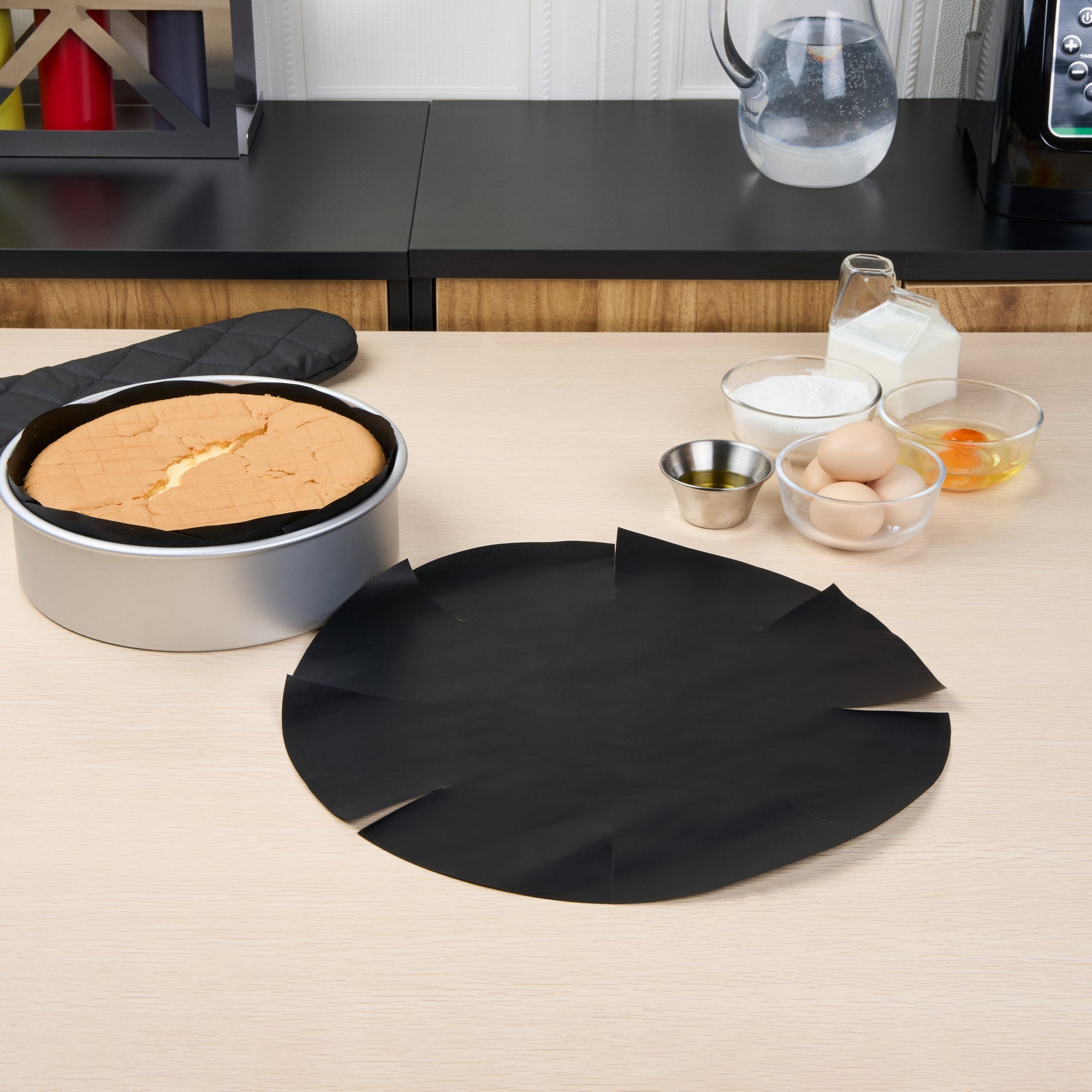 Pastry Tek Round Black Fiberglass Cake Tin Liner - Non-Stick, Foldable - 9 1/2" x 9 1/2" - 5 count box