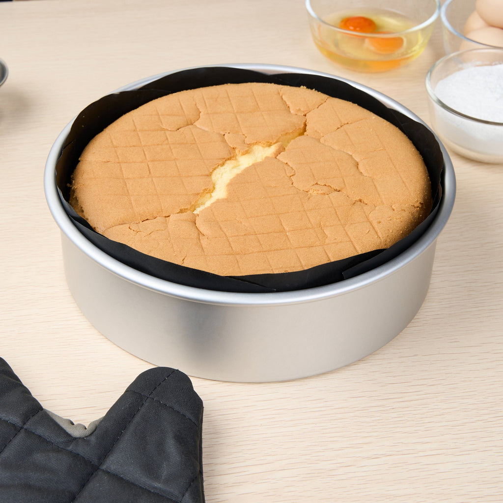 Pastry Tek Round Black Fiberglass Cake Tin Liner - Non-Stick, Foldable - 9 1/2" x 9 1/2" - 5 count box