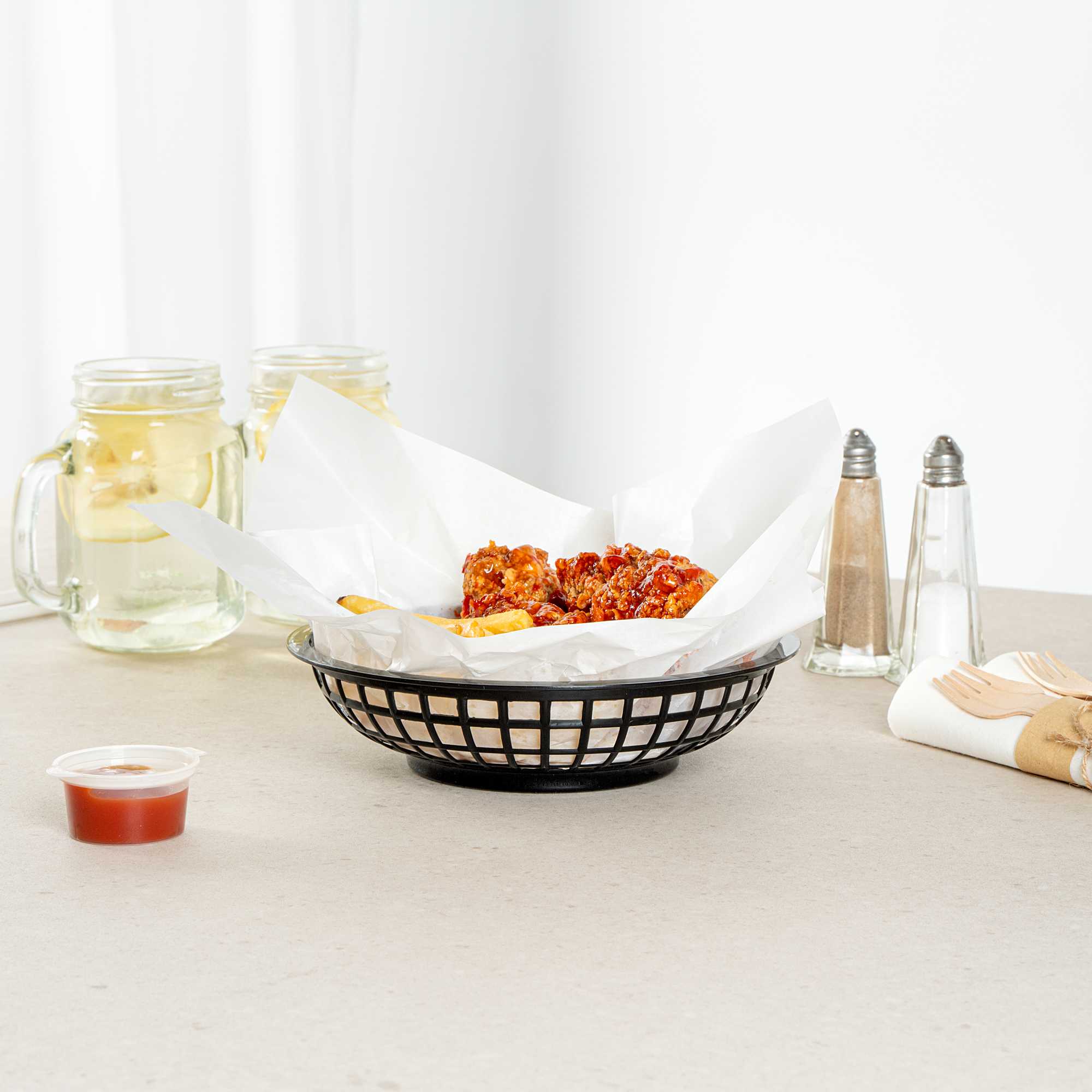 Chef 101 Round Black Plastic Fast Food Serving Basket - 7 3/4" x 7 3/4" x 2" - 10 count box