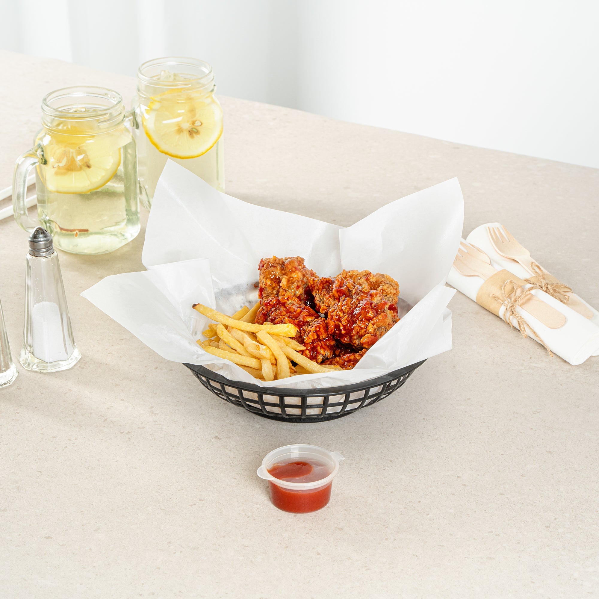 Chef 101 Round Black Plastic Fast Food Serving Basket - 7 3/4" x 7 3/4" x 2" - 100 count box