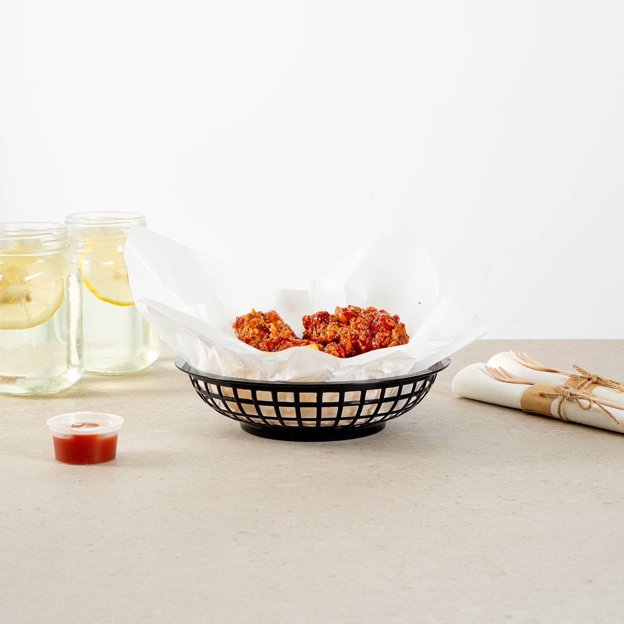 Chef 101 Round Black Plastic Fast Food Serving Basket - 7 3/4" x 7 3/4" x 2" - 100 count box
