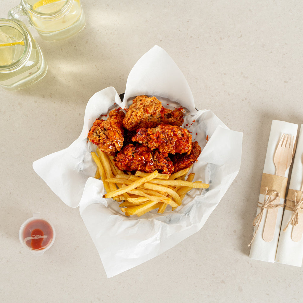 Chef 101 Round Black Plastic Fast Food Serving Basket - 7 3/4" x 7 3/4" x 2" - 100 count box