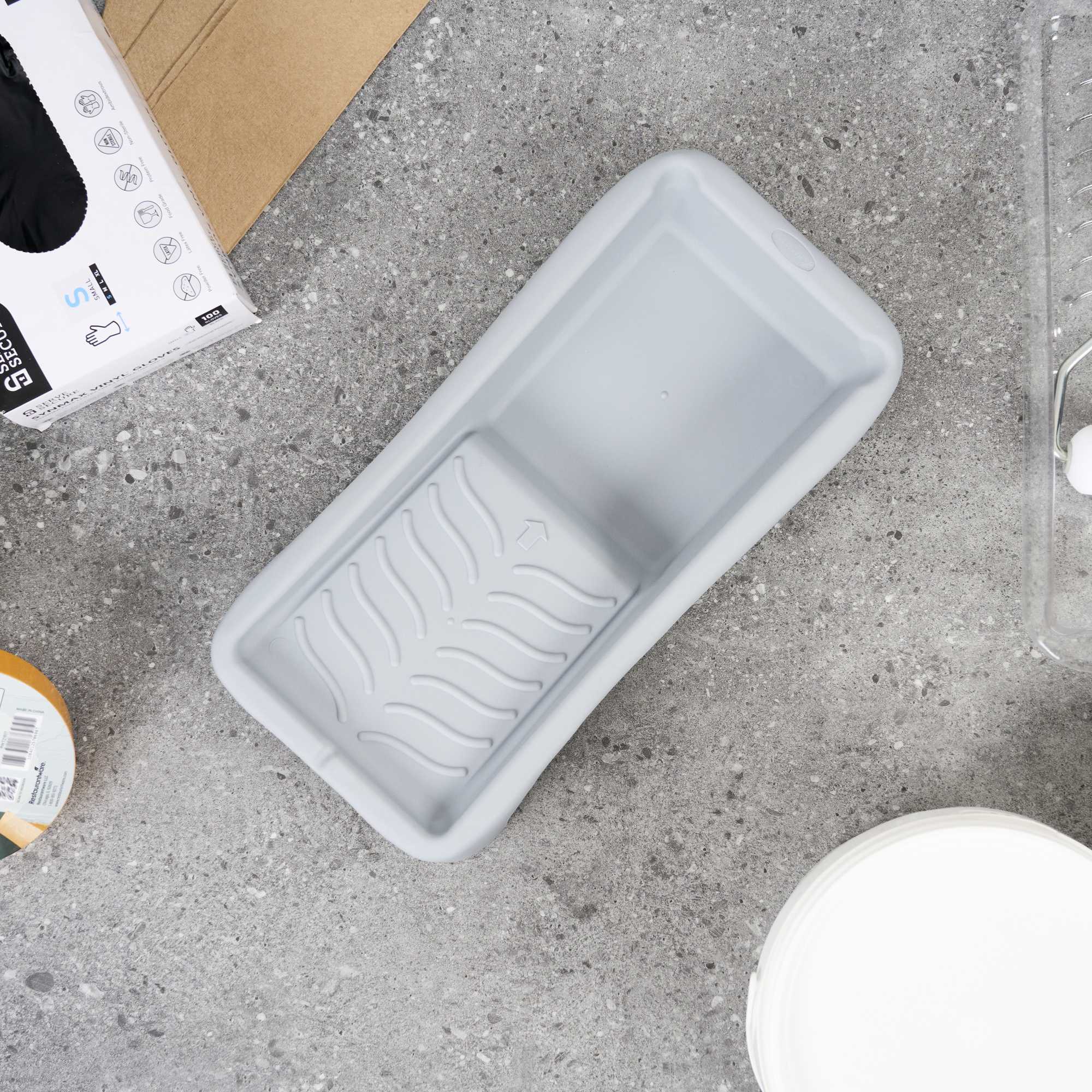 Handy Tek 1.5 qt Gray Plastic Paint Tray - 14" x 7" x 2 1/2" - 1 count box