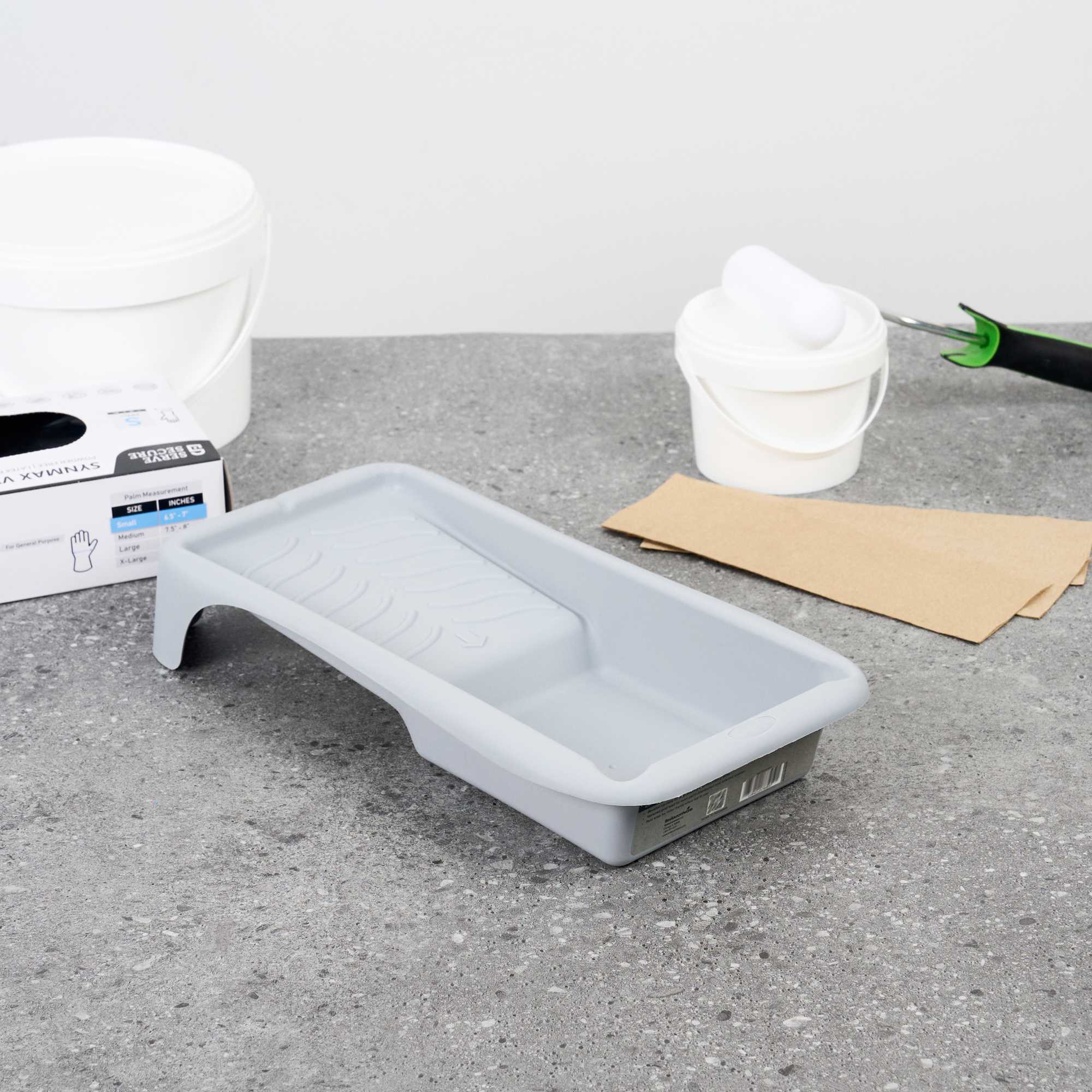 Handy Tek 1.5 qt Gray Plastic Paint Tray - 14" x 7" x 2 1/2" - 1 count box