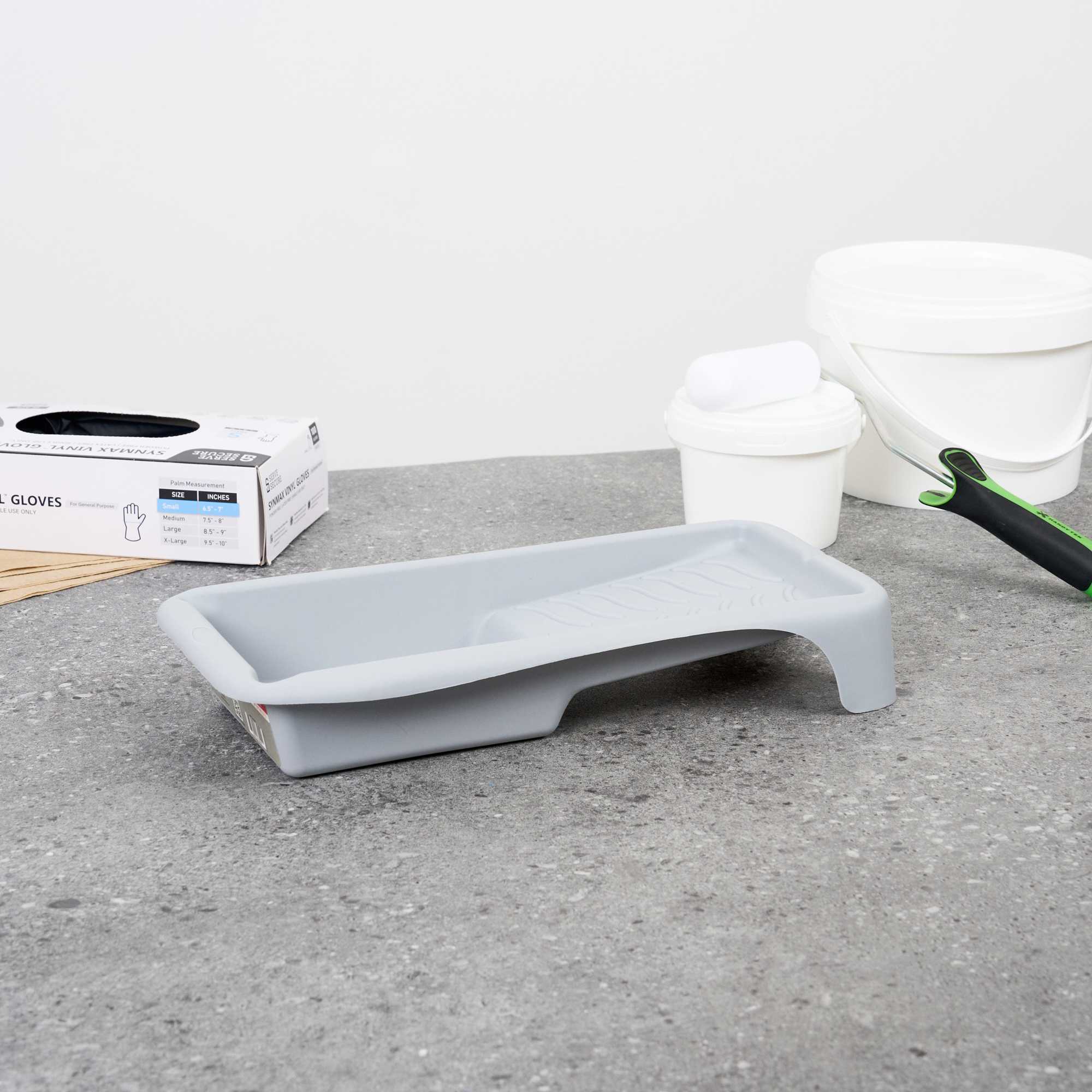 Handy Tek 1.5 qt Gray Plastic Paint Tray - 14" x 7" x 2 1/2" - 1 count box