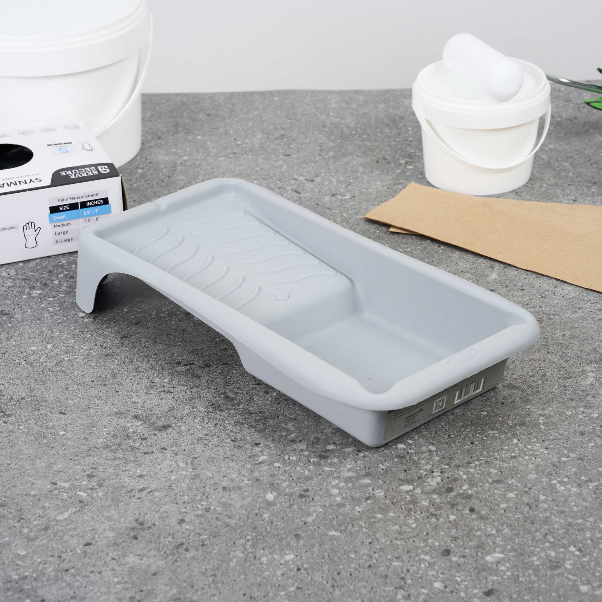 Handy Tek 1.5 qt Gray Plastic Paint Tray - 14" x 7" x 2 1/2" - 96 count box