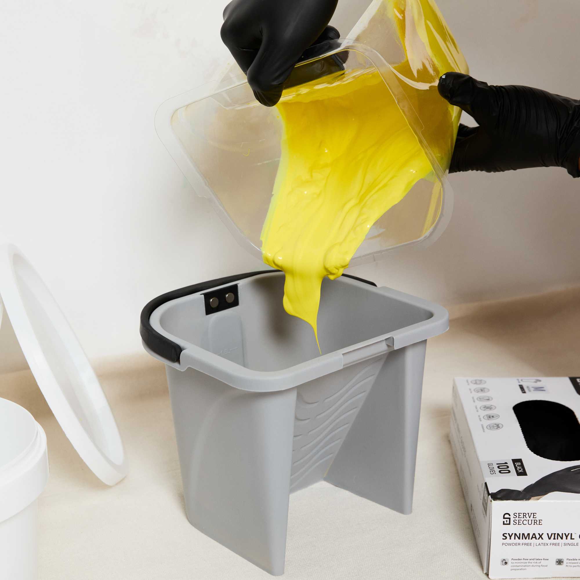 Handy Tek 0.5 gal Gray Plastic Paint Pail - with Magnetic Brush Holder - 7 3/4" x 7 1/2" x 6 3/4" - 50 count box