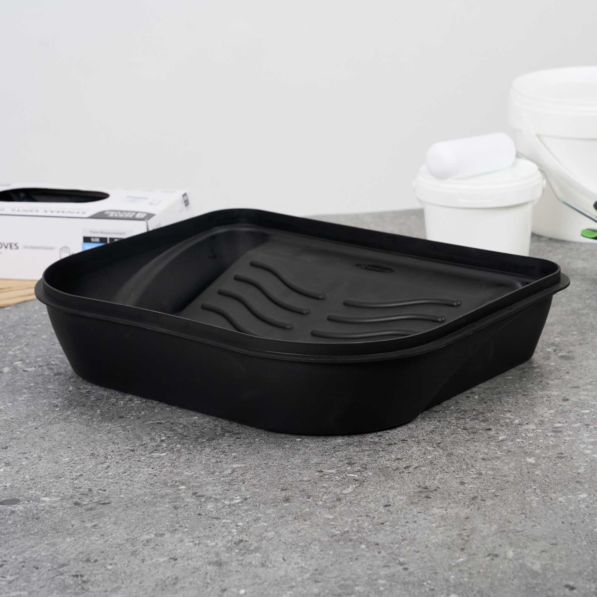 Handy Tek 5 qt Black Plastic Paint Tray / Pail Lid - Fits 3.5 gal Paint Pail - 14 3/4" x 12" x 3" - 24 count box