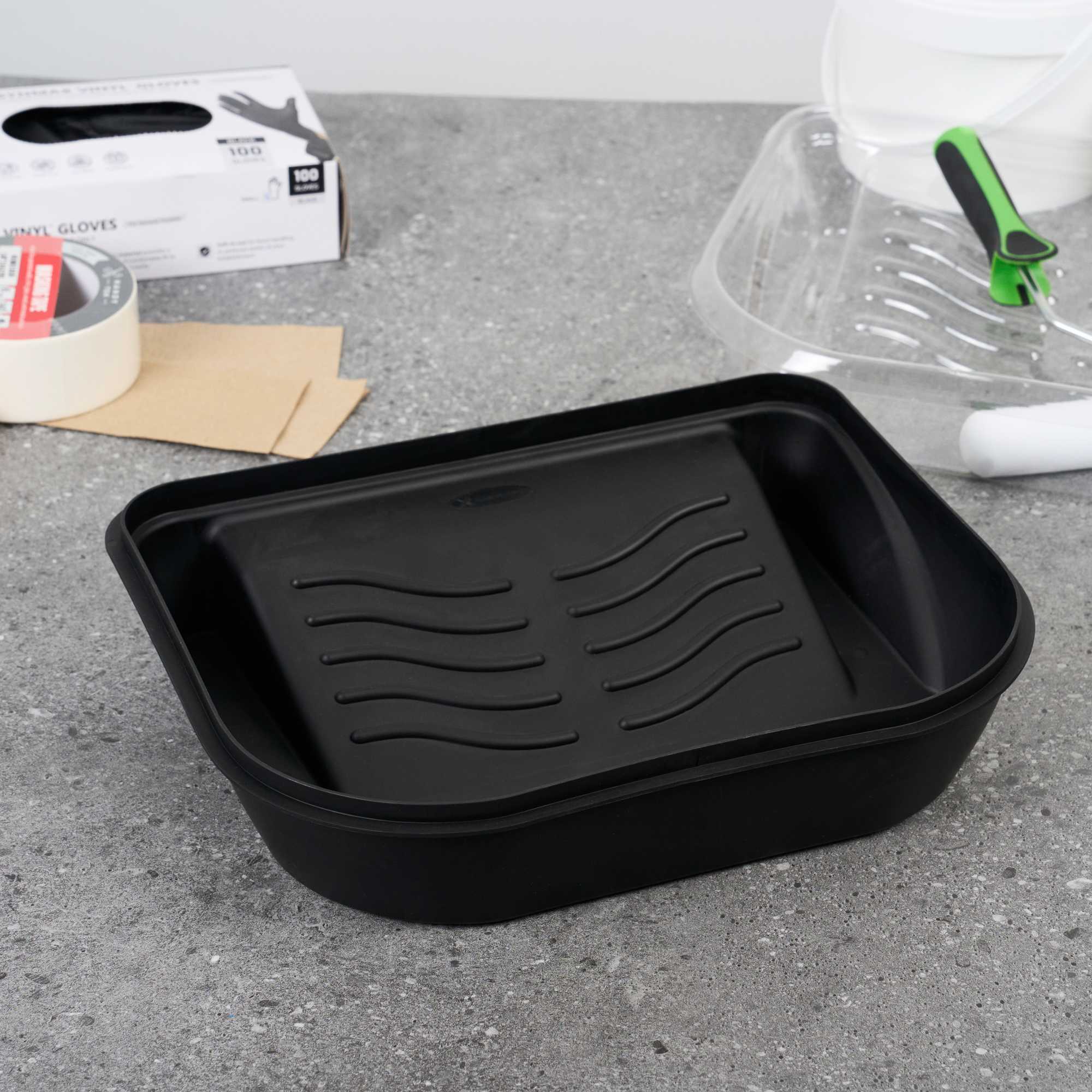 Handy Tek 5 qt Black Plastic Paint Tray / Pail Lid - Fits 3.5 gal Paint Pail - 14 3/4" x 12" x 3" - 24 count box