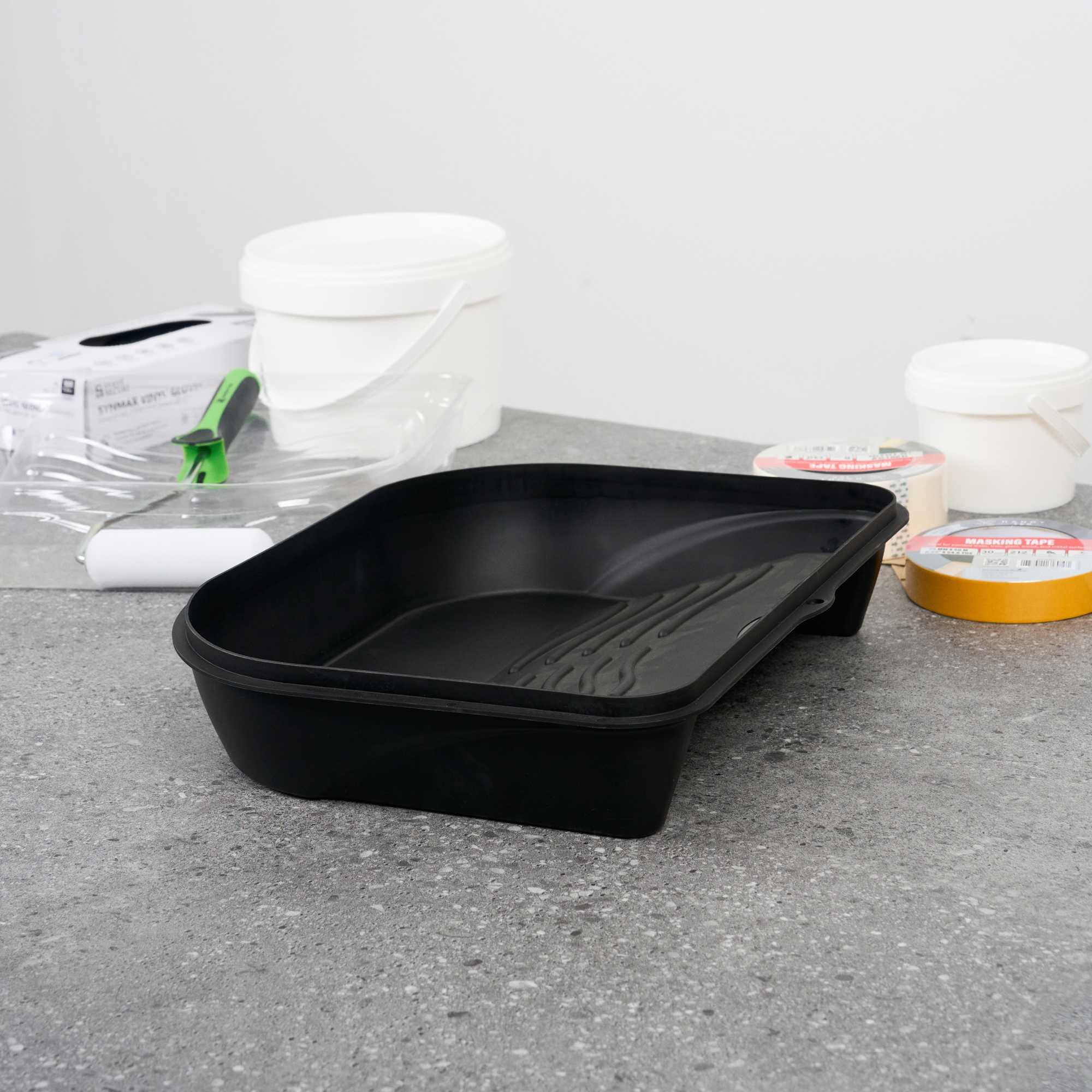 Handy Tek 5 qt Black Plastic Paint Tray / Pail Lid - Fits 3.5 gal Paint Pail - 14 3/4" x 12" x 3" - 24 count box