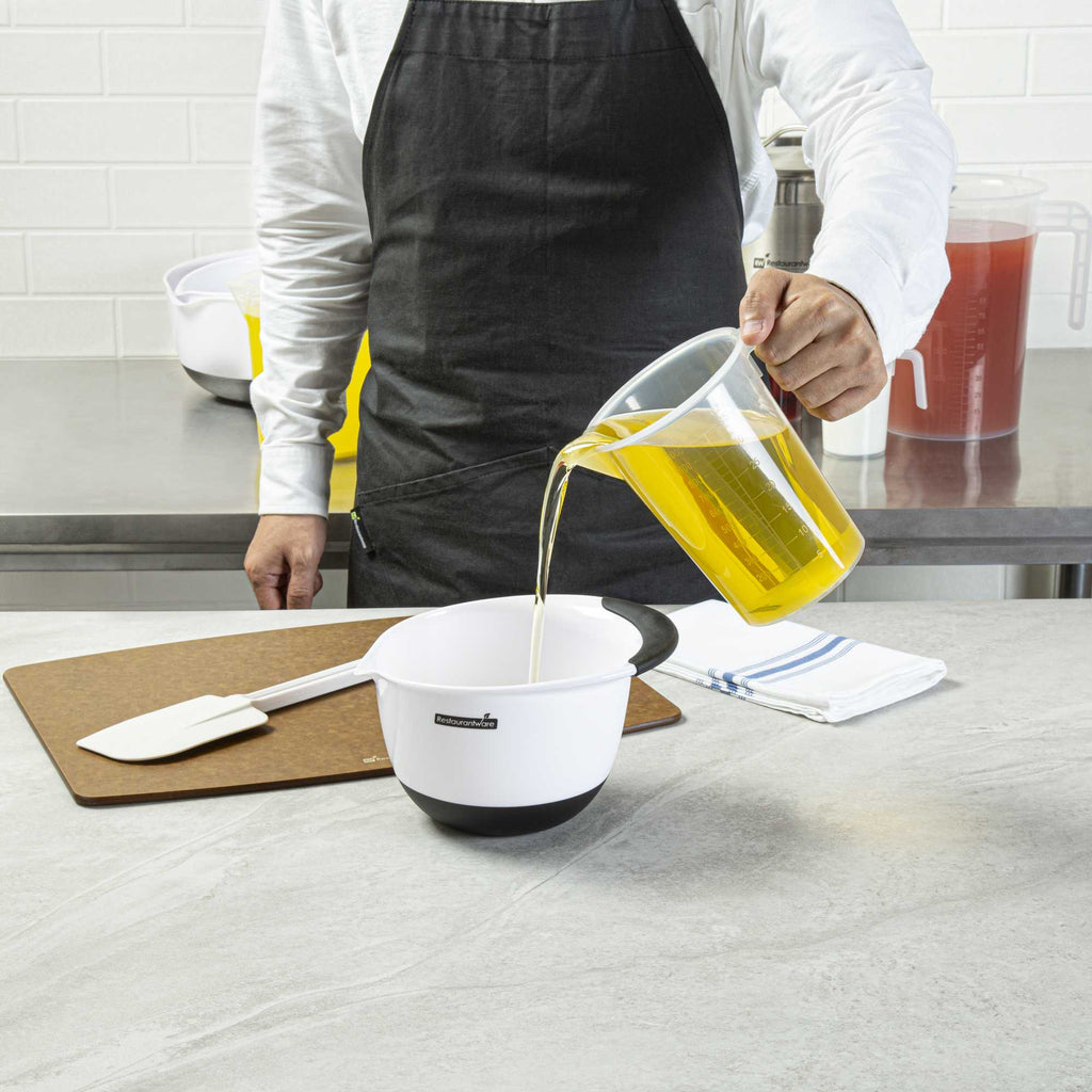 Chef 101 1 qt (4 cups) Clear Plastic Measuring Cup - 5 1/4" x 3 3/4" x 6 1/4" - 1 count box