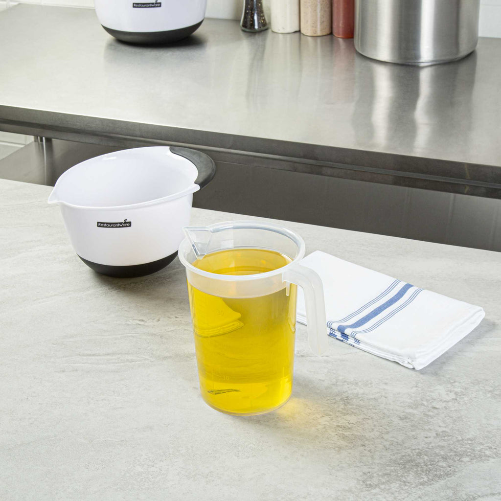 Chef 101 1 qt (4 cups) Clear Plastic Measuring Cup - 5 1/4" x 3 3/4" x 6 1/4" - 1 count box