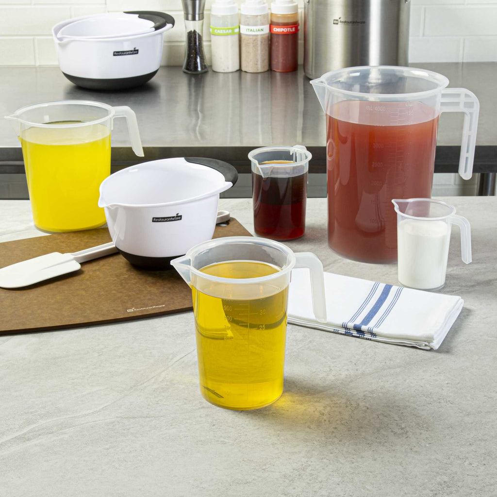 Chef 101 1 qt (4 cups) Clear Plastic Measuring Cup - 5 1/4" x 3 3/4" x 6 1/4" - 1 count box