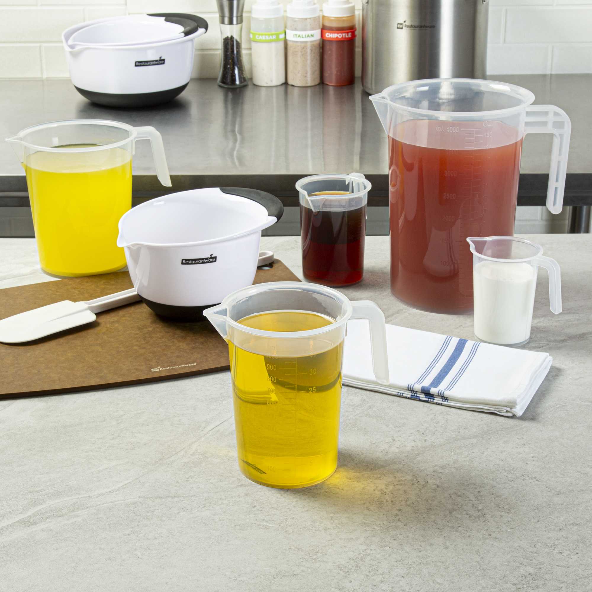 Chef 101 1 qt (4 cups) Clear Plastic Measuring Cup - 5 1/4" x 3 3/4" x 6 1/4" - 1 count box