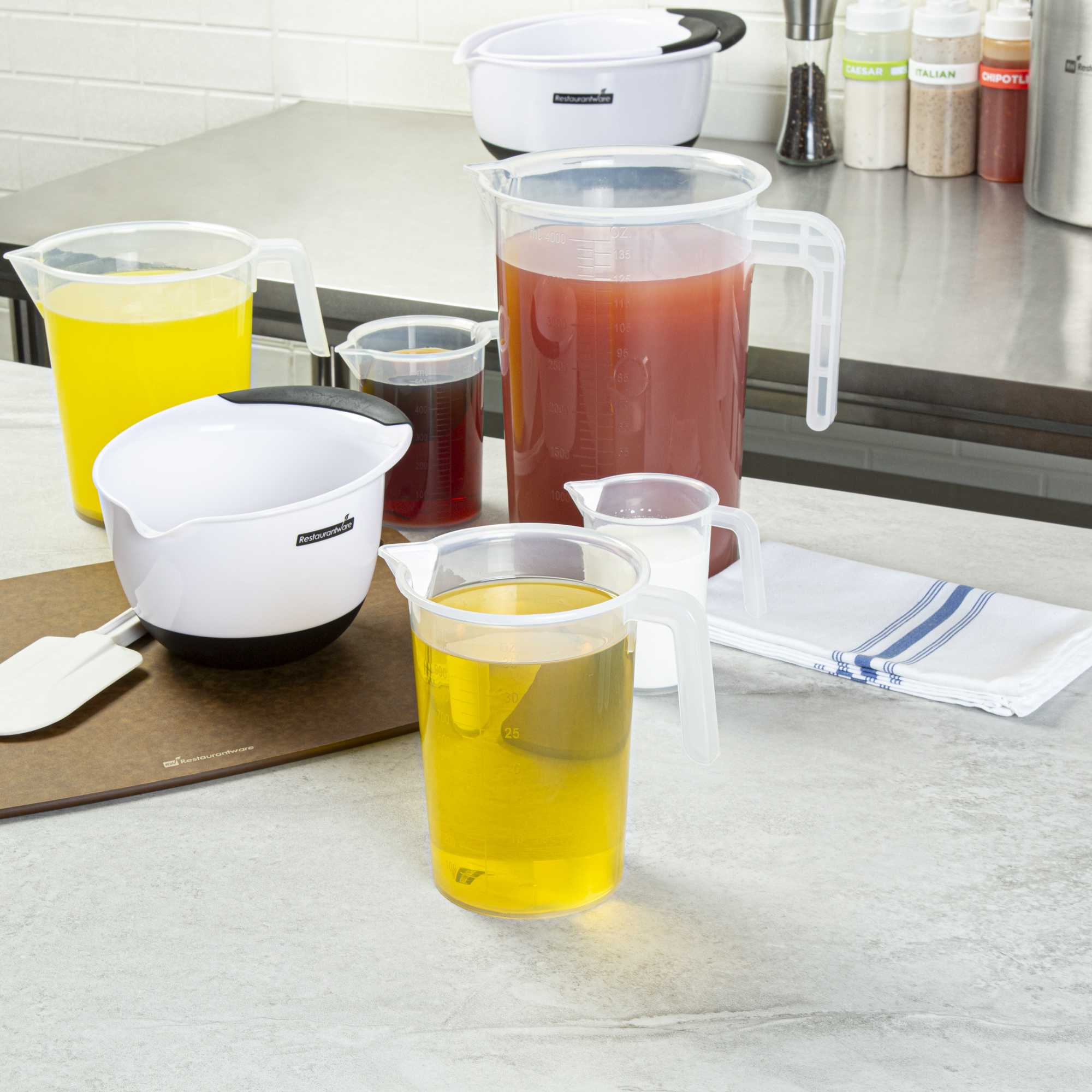 Chef 101 1 qt (4 cups) Clear Plastic Measuring Cup - 5 1/4" x 3 3/4" x 6 1/4" - 1 count box