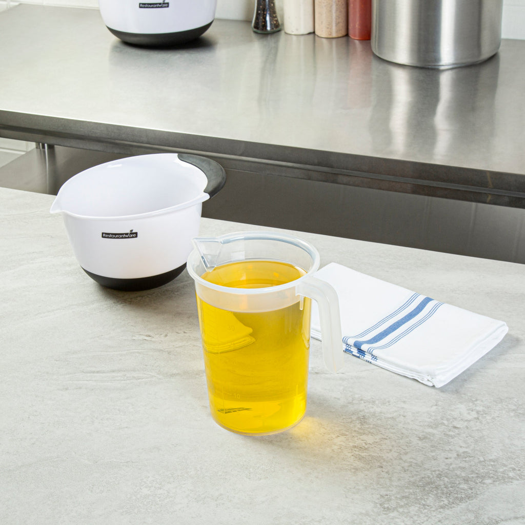 Chef 101 1 qt (4 cups) Clear Plastic Measuring Cup - 5 1/4" x 3 3/4" x 6 1/4" - 10 count box