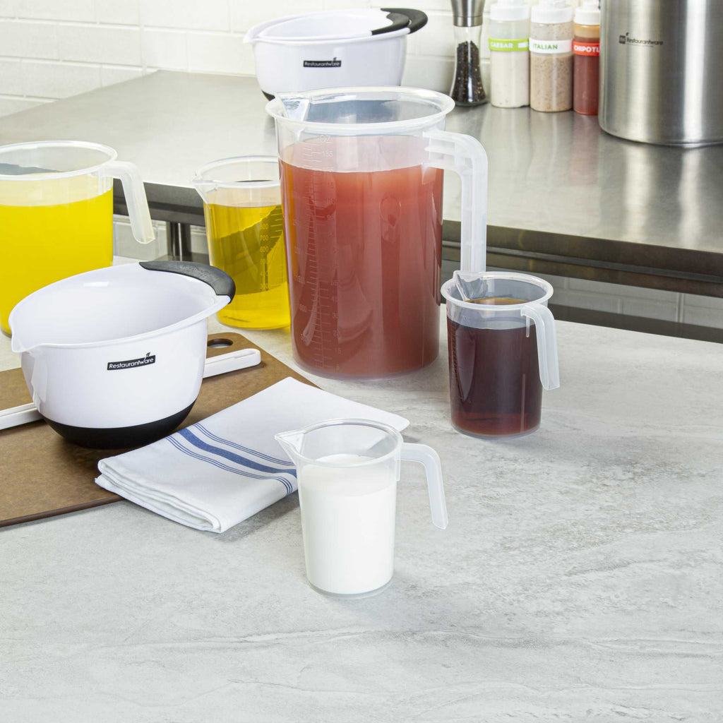 Chef 101 1-cup Clear Plastic Measuring Cup - 3 3/4" x 2 1/2" x 4 1/4" - 1 count box