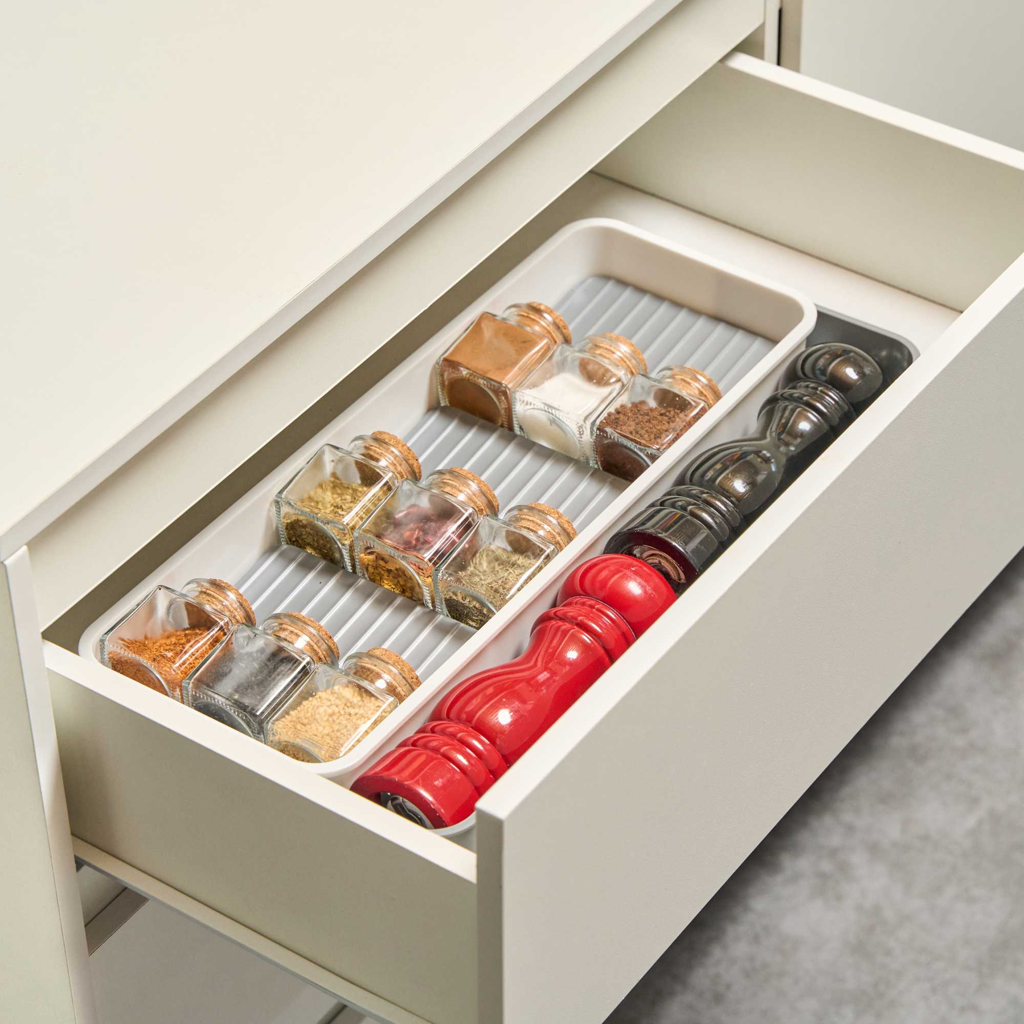 Clean Tek Professional Gray and White Plastic Expandable 3-Tier Spice Drawer Organizer - 15 1/2" x 5 1/2" x 2 1/4" - 1 count box