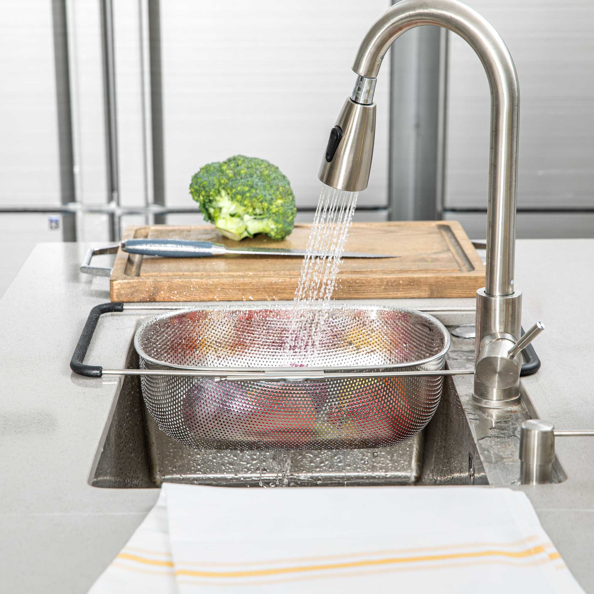 Met Lux 6 qt Stainless Steel Over-The-Sink Colander - Expandable Handles, Coarse Mesh - 14 1/2" x 10 1/2" x 4 1/2" - 1 count box